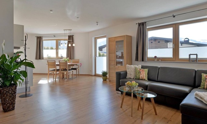 Ellmau Apartment | Pet-Friendly Apartment Rehkitz with Ocean Views