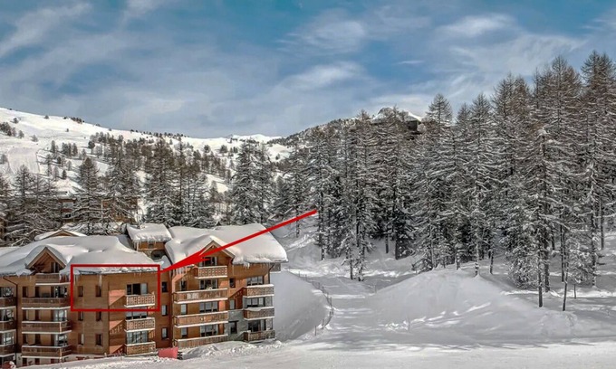 Les Claux Apartment | Top-Rated 3-Bedroom Apartment with Pool in Vars