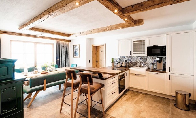 Mandling Apartment | Inviting Apartment "RESI DELUXE" with Pool & Pet-Friendly Stay