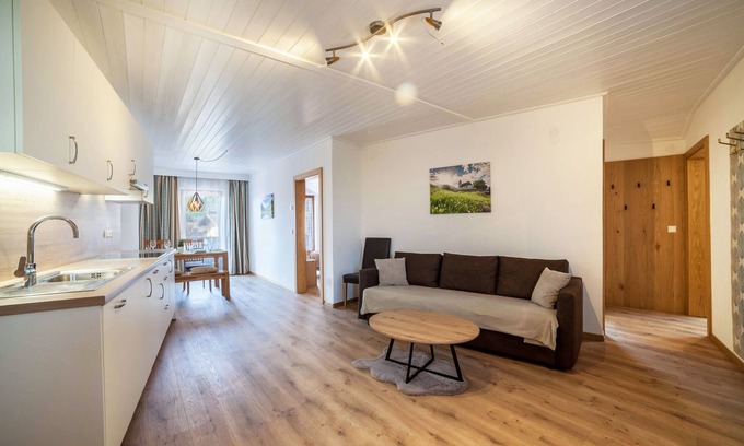 Tesimo Apartment | Family Apartment "8 Für Platzliebende Gäste" with Balcony & Wi-Fi