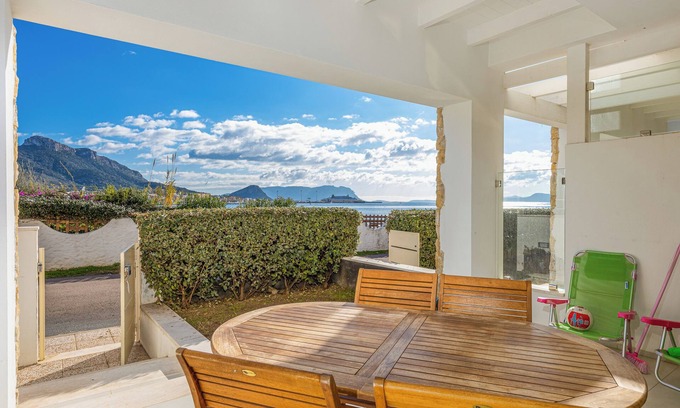 Golfo Aranci Apartment | Residenza Cormorani 2: Beachside Escape with Ocean View