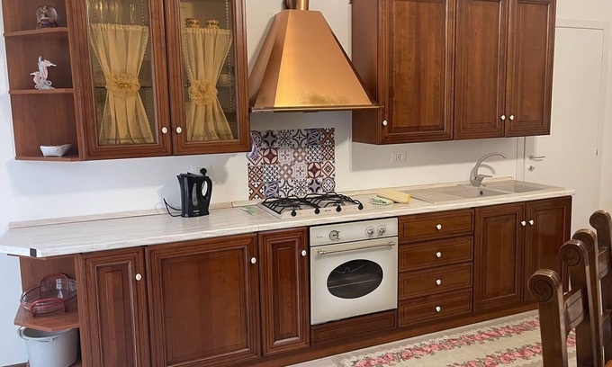 Borgo Roma Apartment | Elegant 'Residenza Aki' with Garden, Balcony & Wi-Fi