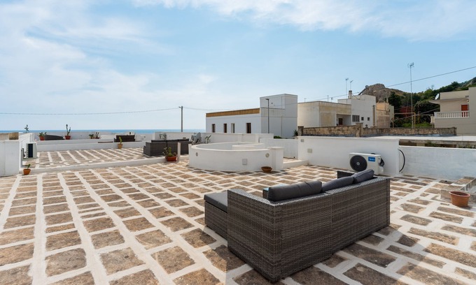 Lido Conchiglie Apartment | Apartment 'Respiro Del Mare 4' with Sea View, Wi-Fi and Air Conditioning