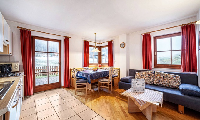 Curon Venosta Apartment | Scenic Apartment "Rieglhof Maisel" with Garden & Wi-Fi