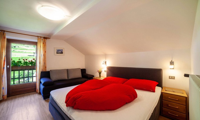Curon Venosta Apartment | Pet-Friendly Apartment "Rieglhof Kükennest" with Garden View