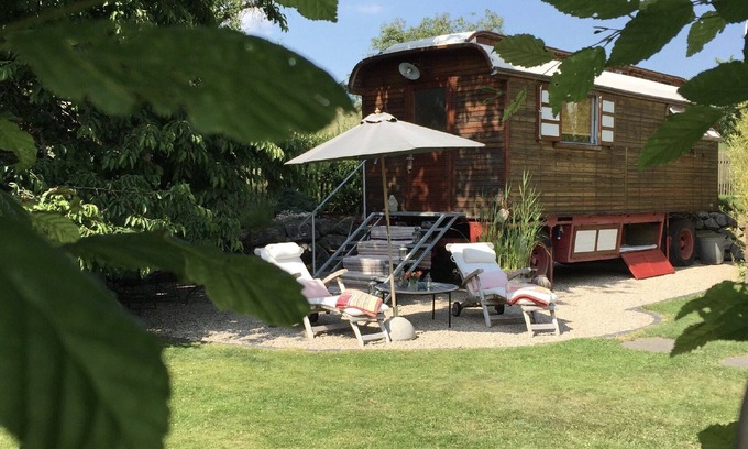 Hummel Apartment | Experience Romance in a Unique Circus Wagon with Wi-Fi