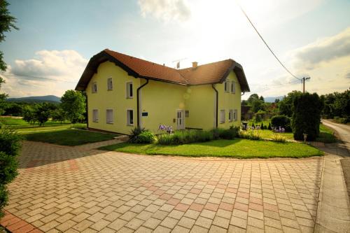 Dreznik Grad House | Exceptional Apartment & Rooms Arija with Family-Friendly Amenities