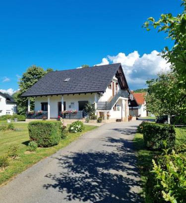 Smoljanac Apartment | Exceptional Apartment Rosandić - Family-Friendly Retreat