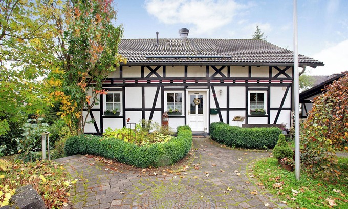 Ortsmitte Apartment | Cozy Apartment 'Rotdorn' with Shared Terrace & Wi-Fi