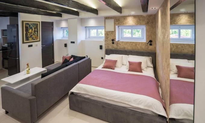 Sodici Apartment | Oceanfront Royal Studio in Rijeka with Family-Friendly Amenities