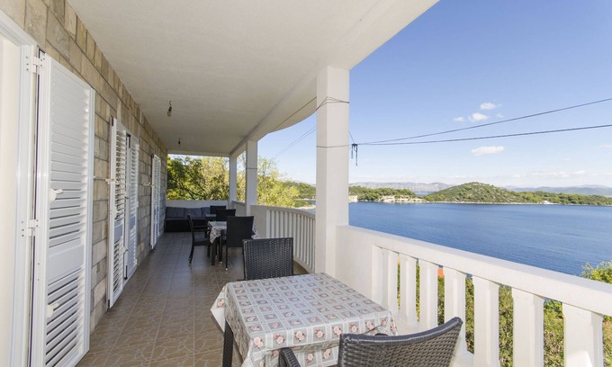 Sobra Apartment | Pet-Friendly Apartment Ruža with Ocean Views in Sobra