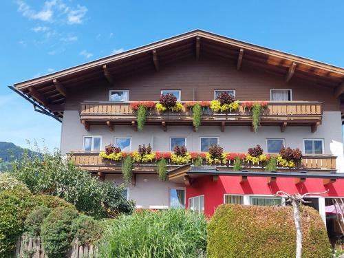 Maishofen Apartment | Cozy Apartment Rupertus-2: Pet Friendly & Family Approved