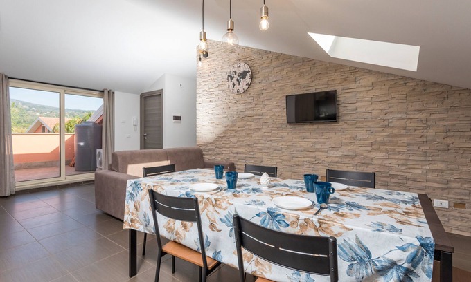 Fiumefreddo di Sicilia Apartment | Apartment 'Sophia' with Mountain View, Shared Terrace and Air Conditioning