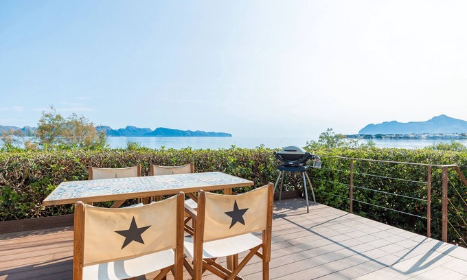 Alcudia Apartment | Sea View Apartment 'Sa Marina Beach House' with Wi-Fi & Spa