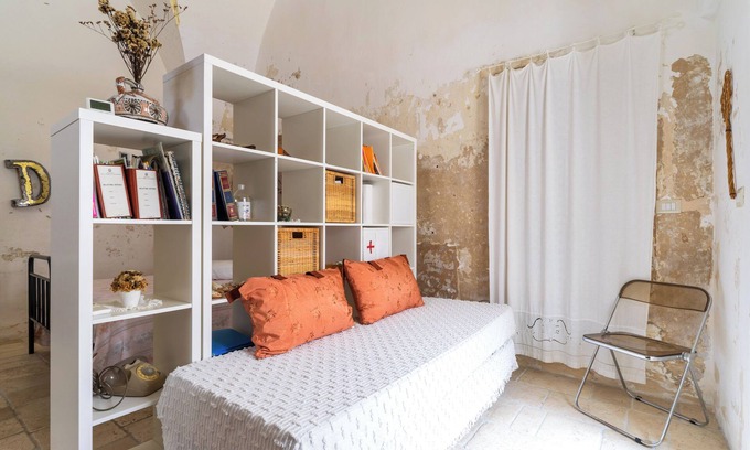 Ugento Apartment | Cozy Apartment 'Sala Del Camino' with Private Terrace & Wi-Fi