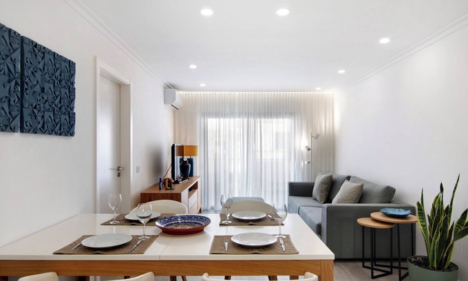 Altura Apartment | Cozy Apartment 'Salty Tides' with Ocean View and Balcony