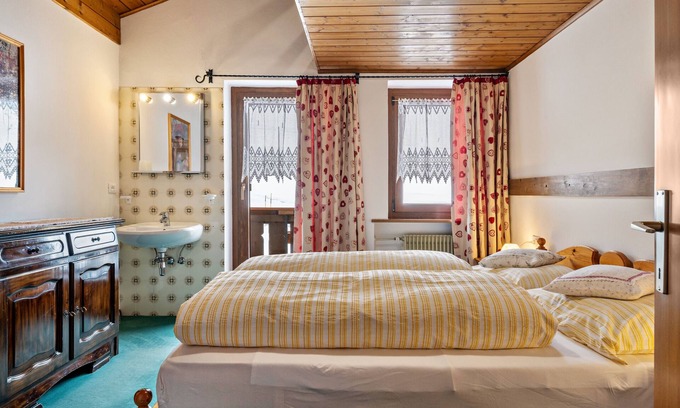 Livinallongo del Col di Lana Apartment | Mountain View Apartment with Shared Terrace and Wi-Fi