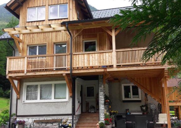 Obertraun Apartment | Family-Friendly Apartment Sandra with Kitchen Amenities