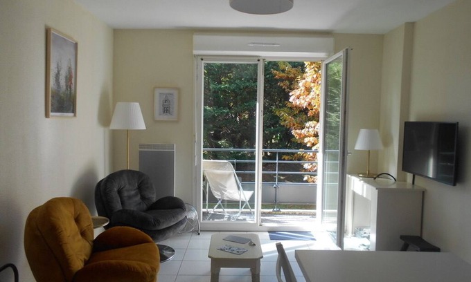 Sarlat-la-Caneda Apartment | Bright Apartment Sarlat with Private Parking & Terrace Oasis
