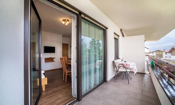 Rabla Apartment | Cozy Apartment “Schnitzer - Löwenzahn” with Garden & Views
