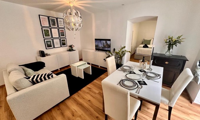 Schottwien Apartment | Cozy Schöne Ferienwohnung - Family-Friendly Getaway
