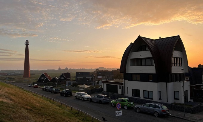 Huisduinen Apartment | Oceanview Apartment Seaside: Rated 10/10 with Pool Access