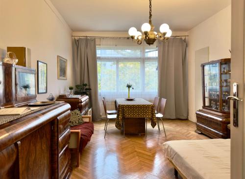 Michle Apartment | Budget-Friendly Apartment Sedlčanská with Antique Charm
