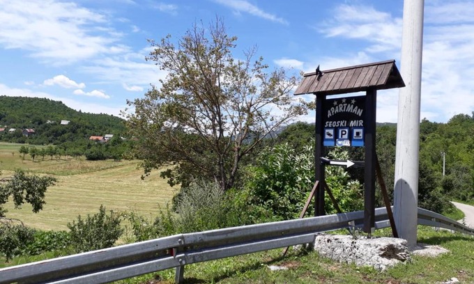 Perusic Apartment | Pet-Friendly Apartment Seoski Mir with Hot Tub & Breakfast