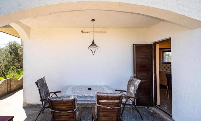 Ugljan Apartment | Relax at Apartment Serđa - Oceanfront Escape in Ugljan