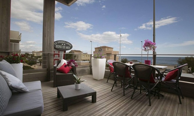Palavas-les-Flots Apartment | Seaside Escape: Apartment Signature Terrace with Ocean View