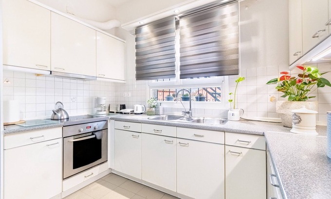 Alepou Apartment | Beautiful Apartment 'Siora Anna' with Balcony & Ocean View