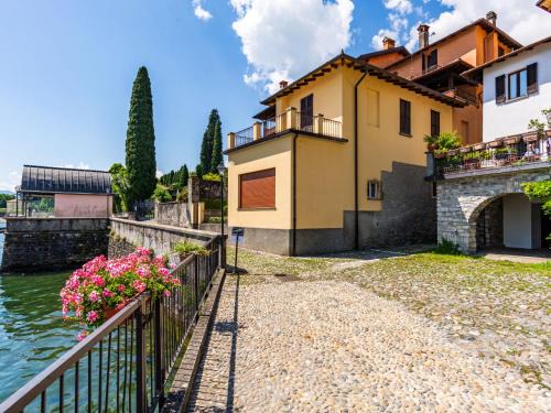 Musso Apartment | Apartment Sissi by Interhome