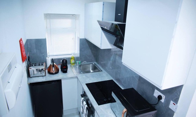 South Harrow Apartment | Cozy 1-Bed Apartment in Harrow with Kitchen & Breakfast