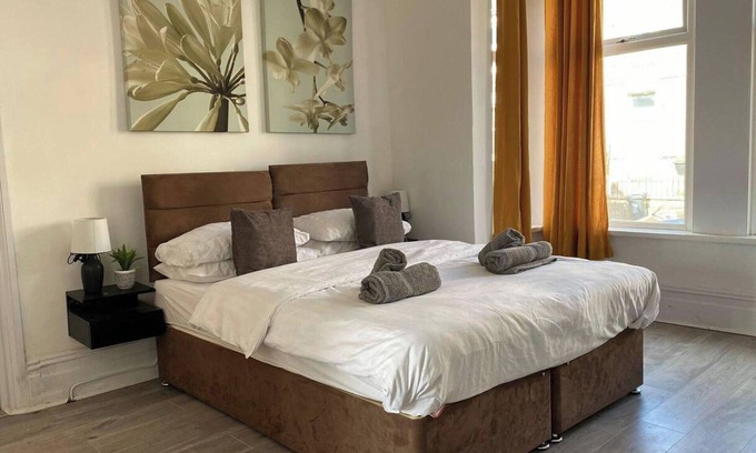 Newport Apartment | Inviting 1-Bed Apartment with Kitchen in Newport