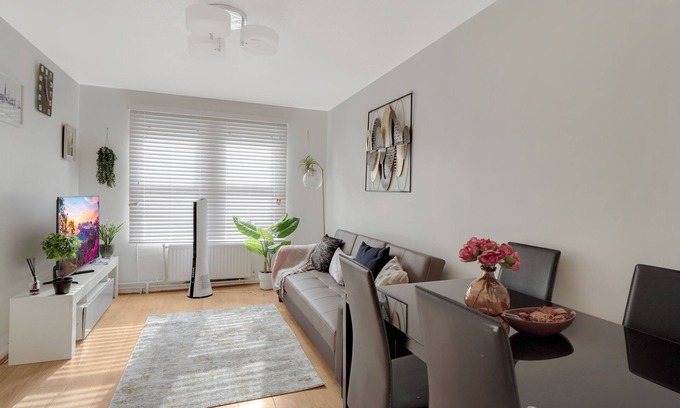 Tufnell Park Apartment | Comfortable London Apartment with Kitchen & Breakfast Included
