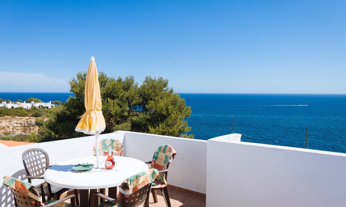 Vale de Centianes Apartment | Cozy Apartment Sleepy Hollow with Oceanfront Views