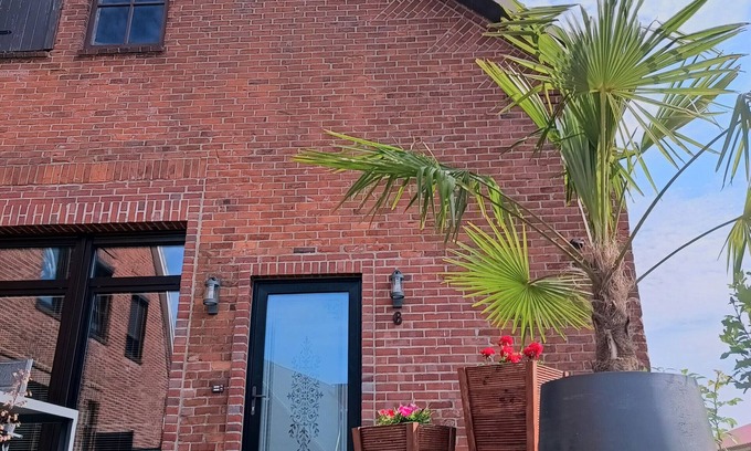 Neuenwalde Apartment | Explore Apartment "Sloop Fein" with Terrace & Free Wi-Fi
