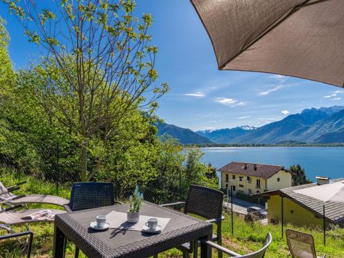 Gera Lario Apartment | Oceanfront Apartment Smeraldo: Family-Friendly Retreat