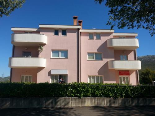 Dugopolje Apartment | Elegant Apartment Smodlaka: Guest Rated 9.9/10 Comfort