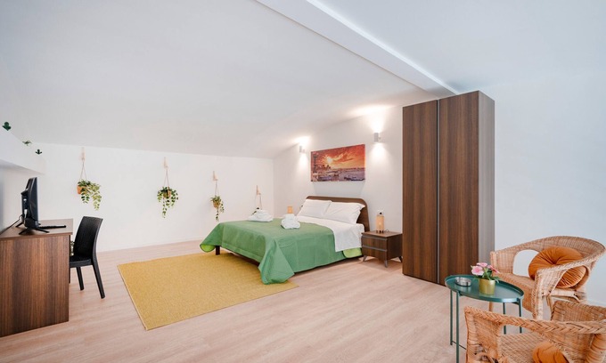 Municipio 1 Apartment | Apartment 'Sogno Di Mare' with Sea View, Wi-Fi and Air Conditioning