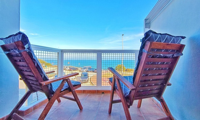 Vinaros Apartment | Seafront Apartment "Sol" with Pool and Ocean View