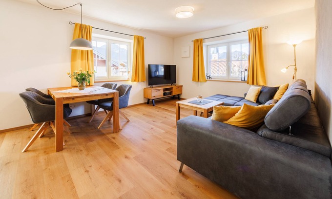 Sankt Valentin Apartment | Cozy Apartment Sonnenplatzl with Balcony and Kitchenette