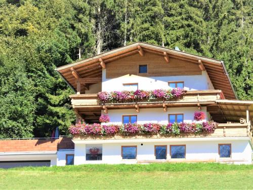 Stummerberg Apartment | Family-Friendly Apartment Sonnigs Platzl with High Ratings