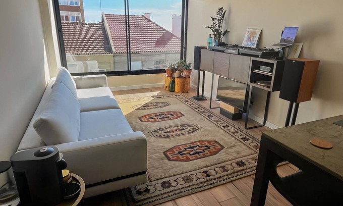 Cova da Piedade Apartment | Apartment 'Sound House By Everkind' with Wi-Fi and Air Conditioning