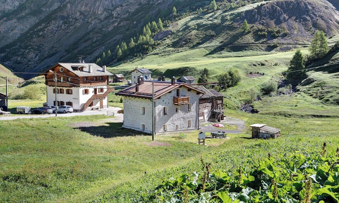 Trepalle Apartment | Pet-Friendly Retreat 'Stefan' with Garden & Mountain Views