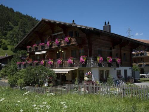 Zweisimmen Nr Gstaad Apartment | Highly Rated Apartment Steimandli with Family-Friendly Amenities