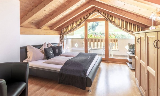 Valle Aurina Apartment | Cozy Apartment "Steinhaus XL1" with Pool & Mountain Views