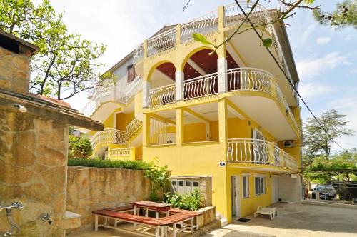 Slatine Apartment | Exceptional Oceanfront Apartment Steli with Top Guest Ratings