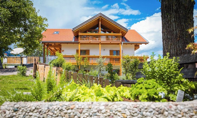 Vollan Apartment | Mountain View Apartment 'Stettnerhof Laugen' with Spa & Wi-Fi