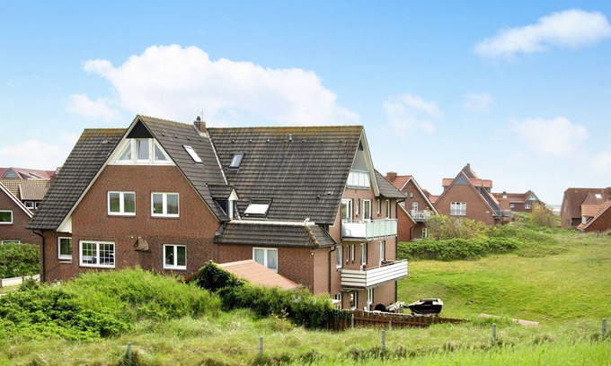 Baltrum Apartment | Cozy Apartment 'Strandhus Uiterst-hörn Utkiek' with Ocean View
